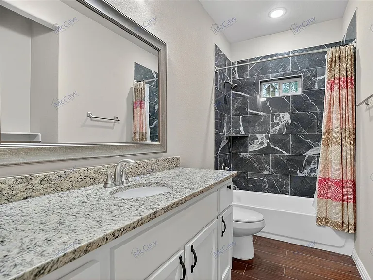 1310 Yale St — Photo 17