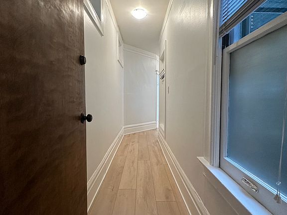 2nd image of 1025 Oak St #1025B