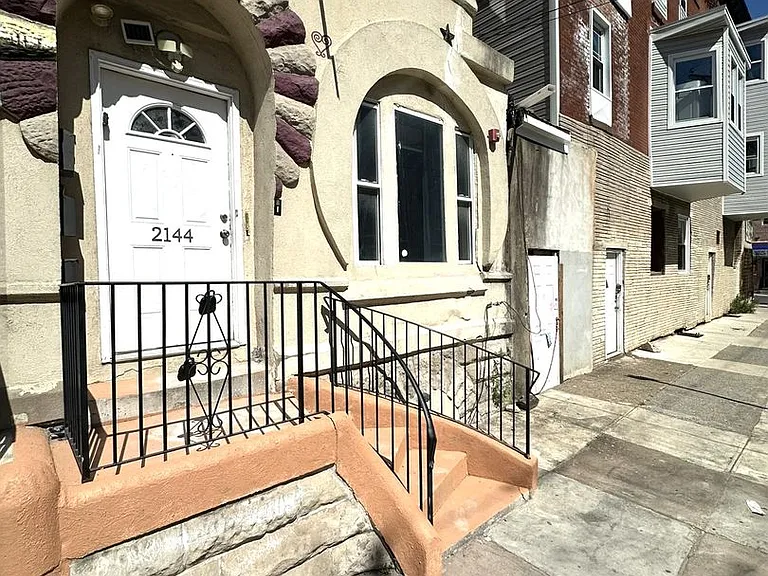 18th St N 2144 — Photo 3