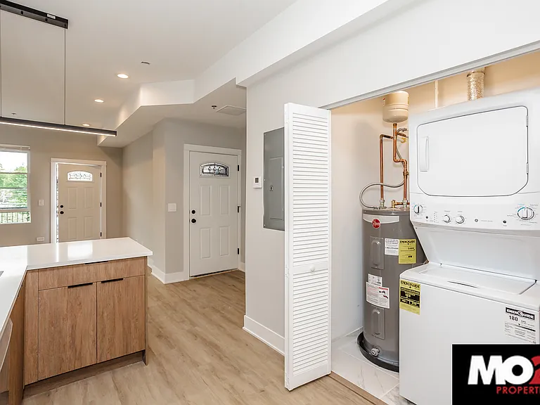 2407 N Kedzie Blvd #101 — Photo 5