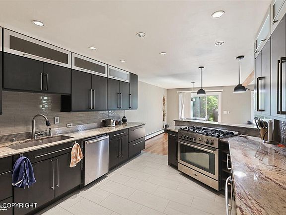 5th image of 665 Highlander Cir