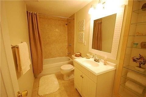 3rd image of 118 Bonham Blvd