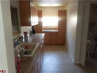5th image of 807 E 109th St