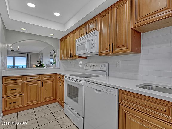 5th image of 7520 Ridgewood Ave APT 408
