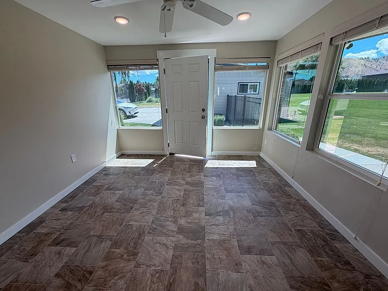 1018 Cypress Ln — Photo 2