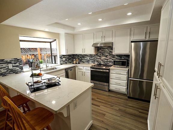 5th image of 2066 Pleasant Crest Ct