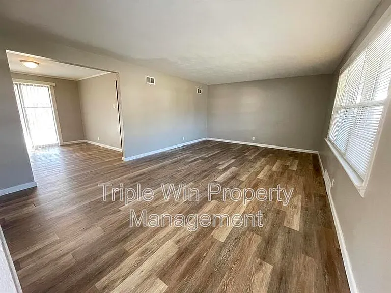 1280 Saint Catherine St — Photo 8