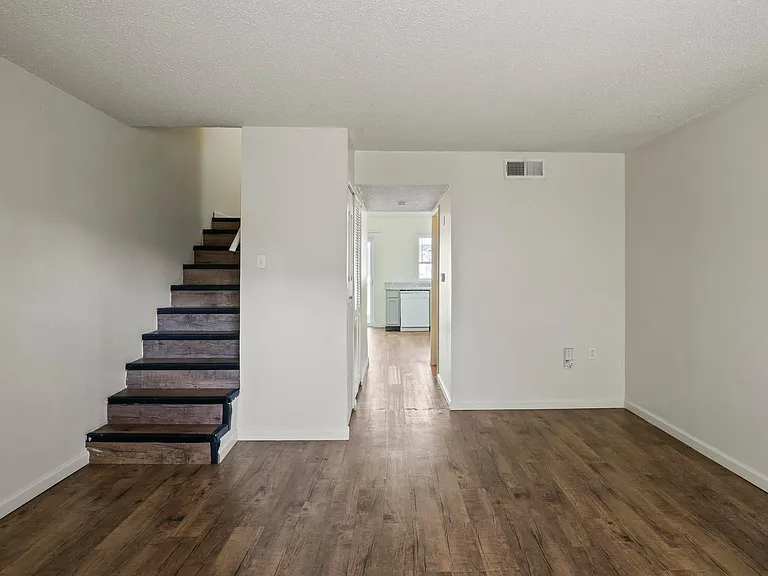 Westport Crossing Apartments — Photo 85