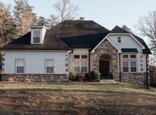 1316 Brookstone Dr, Hickory, NC 28602
