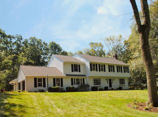 625 Towne House Rd, Fairfield, CT 06824