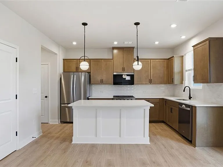 142 Henley St W #11 — Photo 9