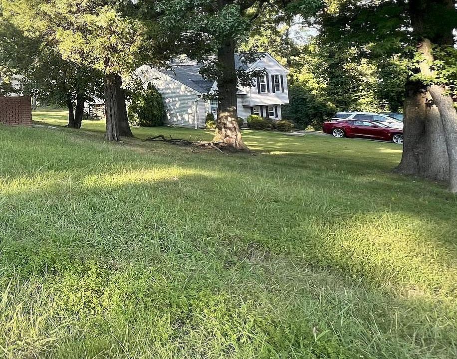 2nd image of 428 Azalea Pl