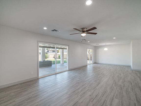 Great Room w Dine Area