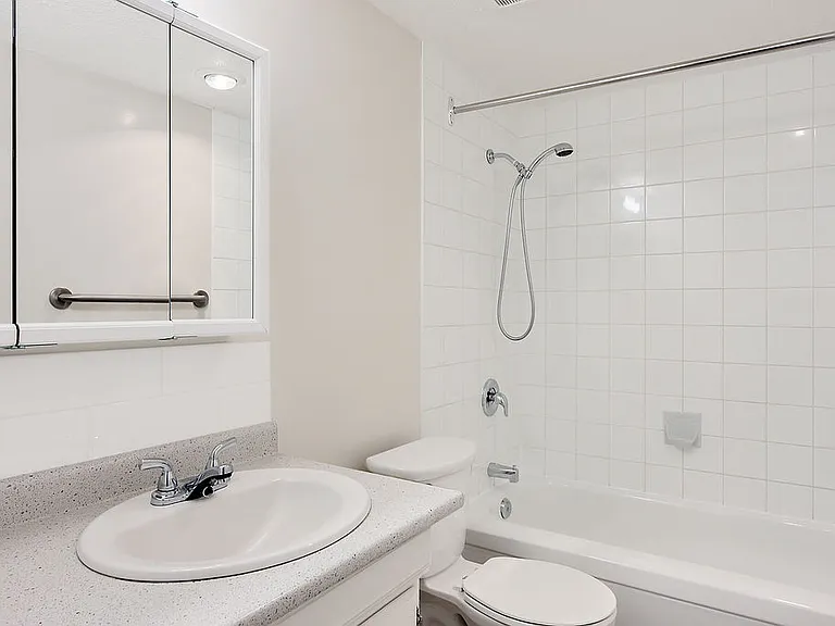 2230 Cadboro Bay Rd — Photo 30