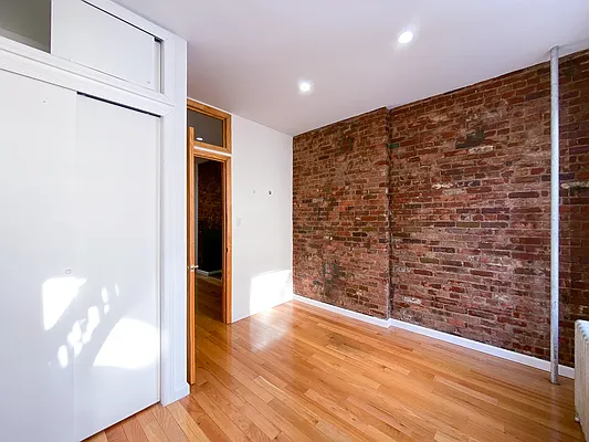 Rented by Compass | media 23