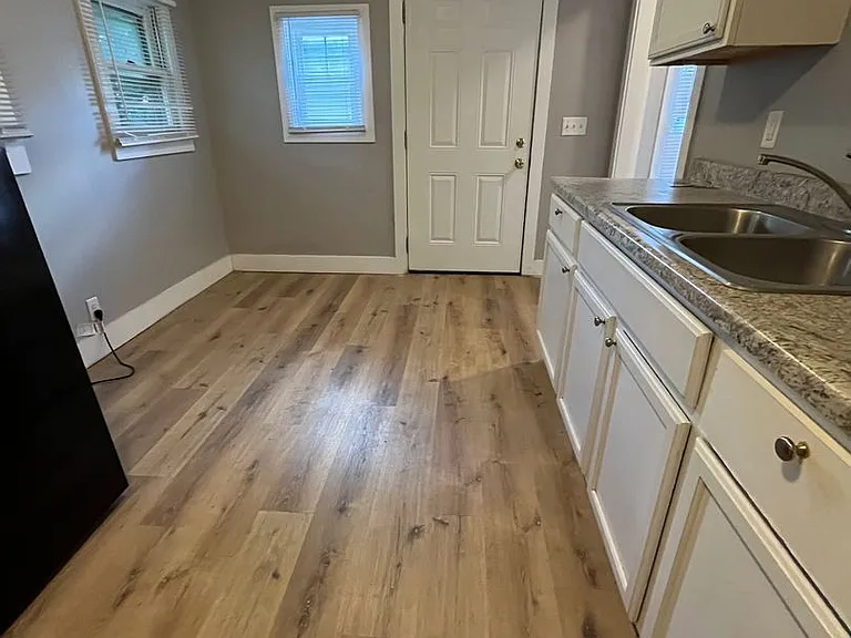 818 Charlotte St — Photo 11