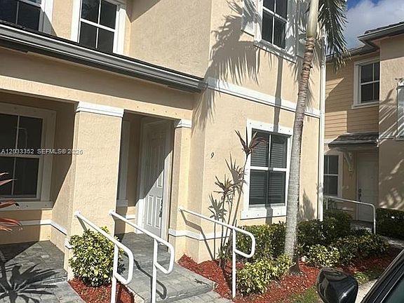 3rd image of 2819 SE 1st Dr Unit 9