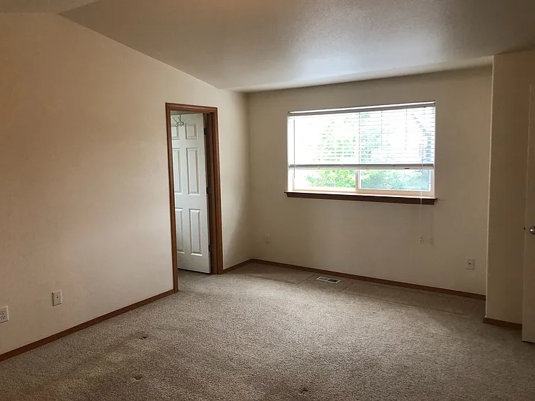 202 Dallas St — Photo 5