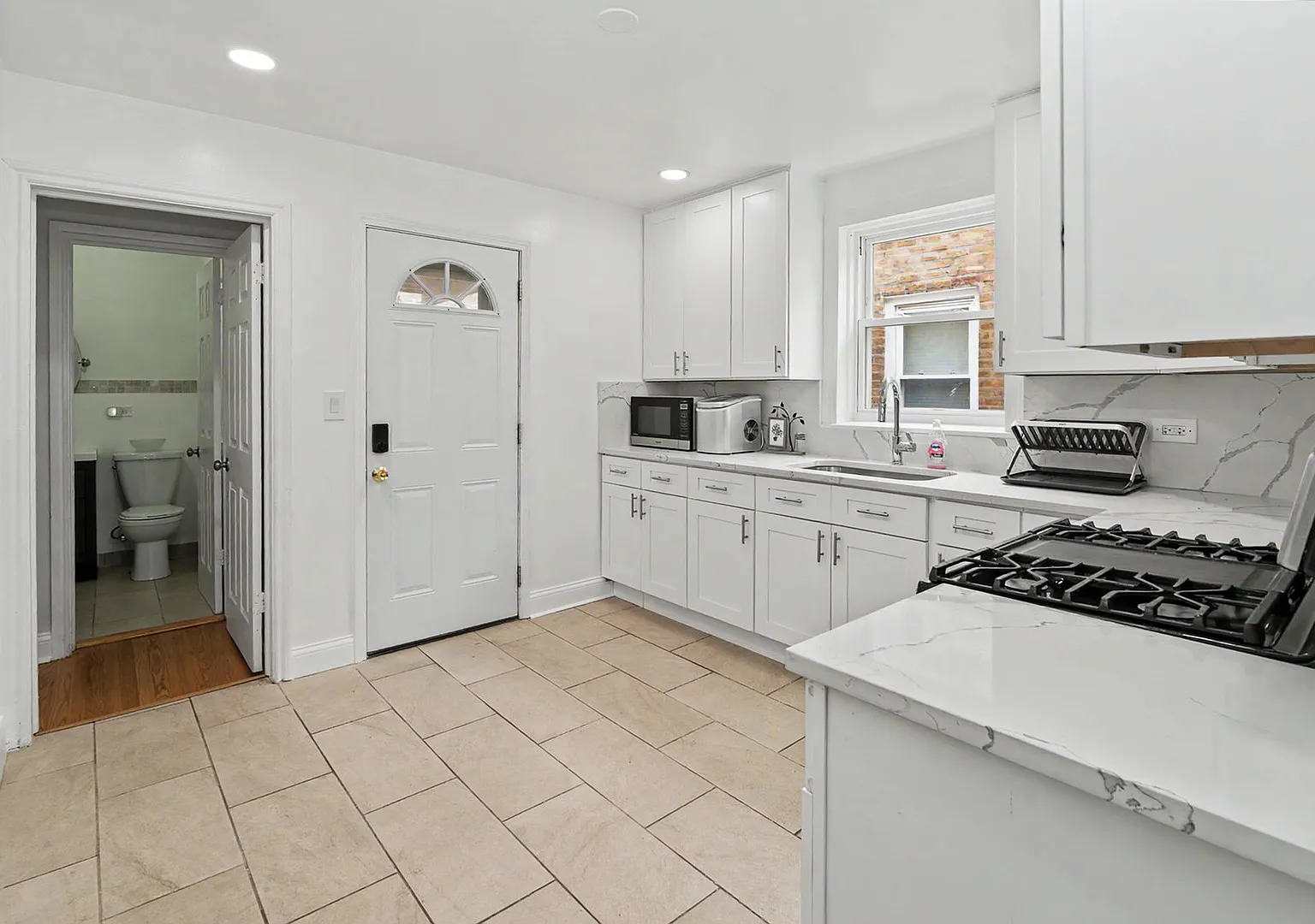 3 bed, 1.5 bath, $2,500 — Photo 2