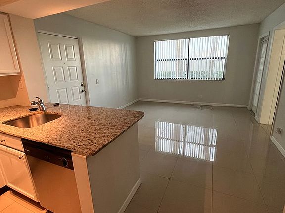 4th image of 752 Executive Center Dr #14-11-14