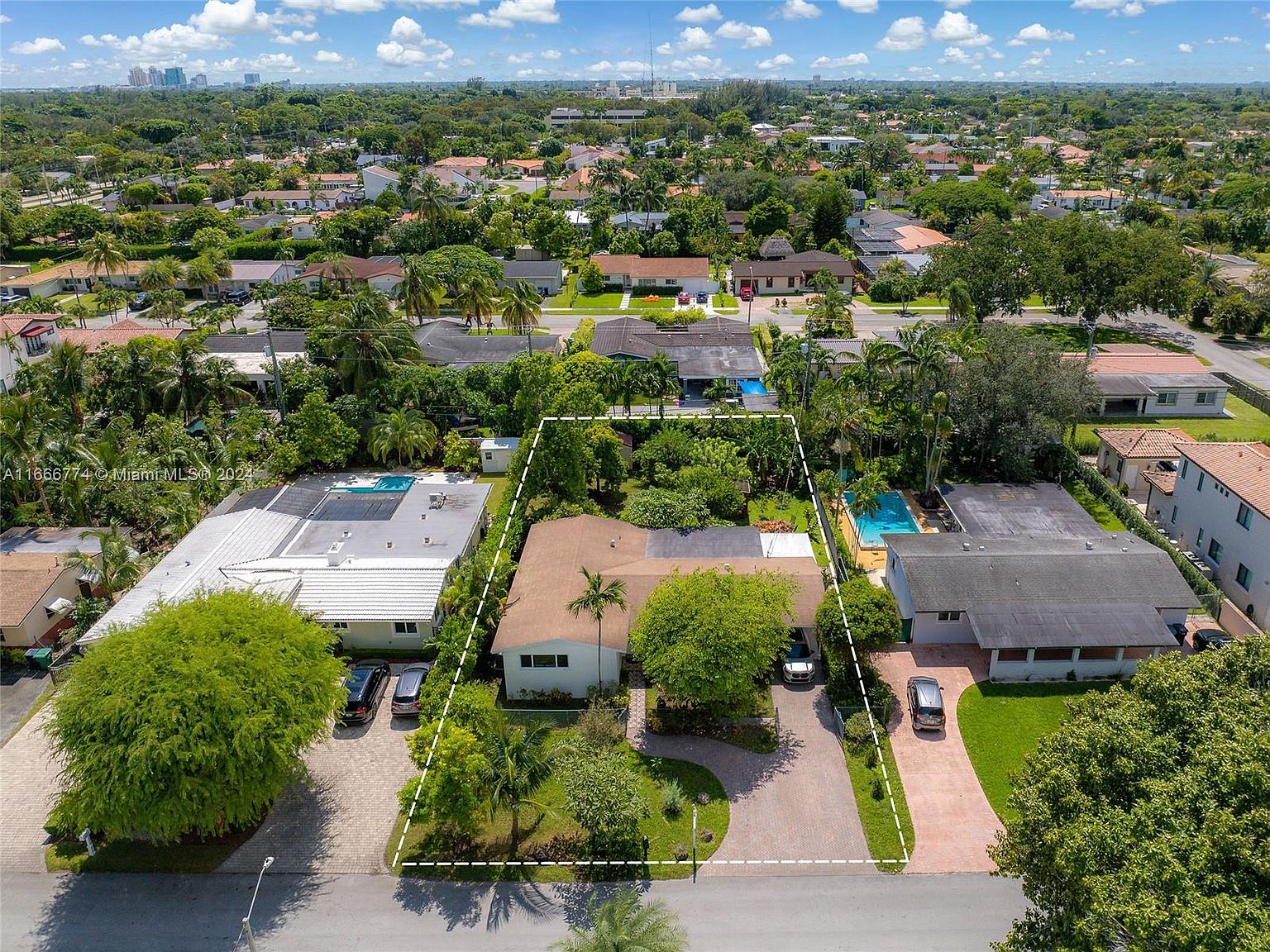 8780 SW 52nd St, Miami, FL 33165 | Zillow