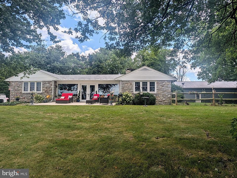 1st image of 438 Forest Ln