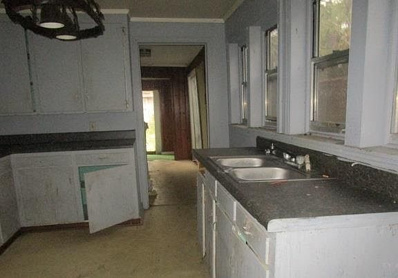 4th image of 606 E Lee St