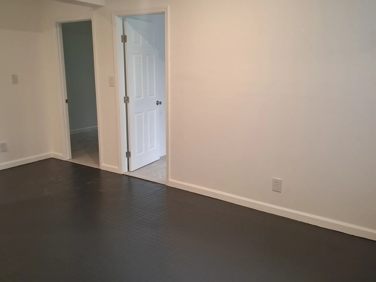 3 bed, 825 sqft, $2,300 — Photo 3