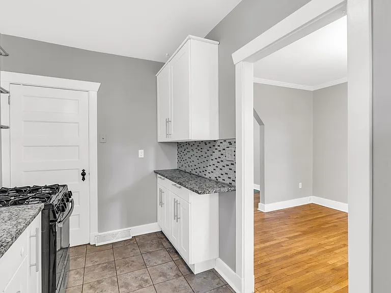 945 Mirror St — Photo 13