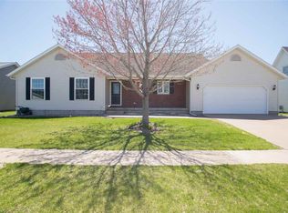 419 W Park View Dr, Walcott, IA 52773