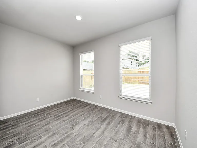 22826 Xanthos St — Photo 35