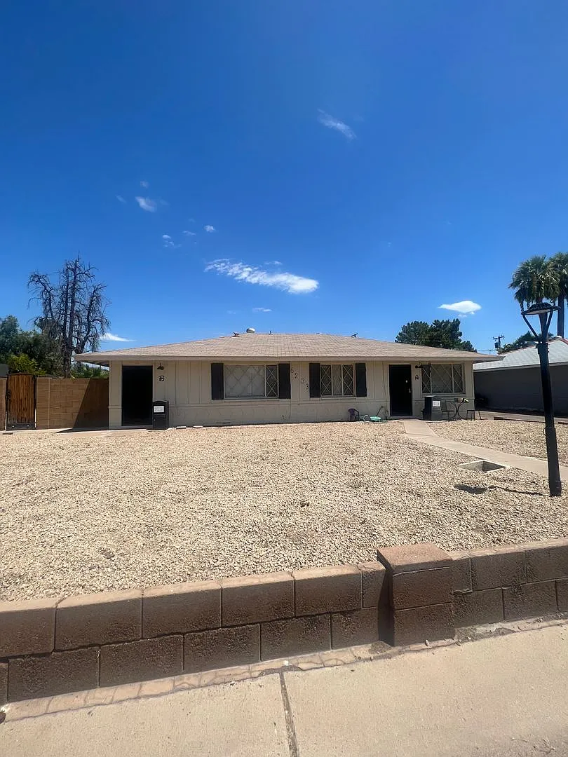 2 Bedroom Unit In Central Phoenix Near Downtown — Photo 1