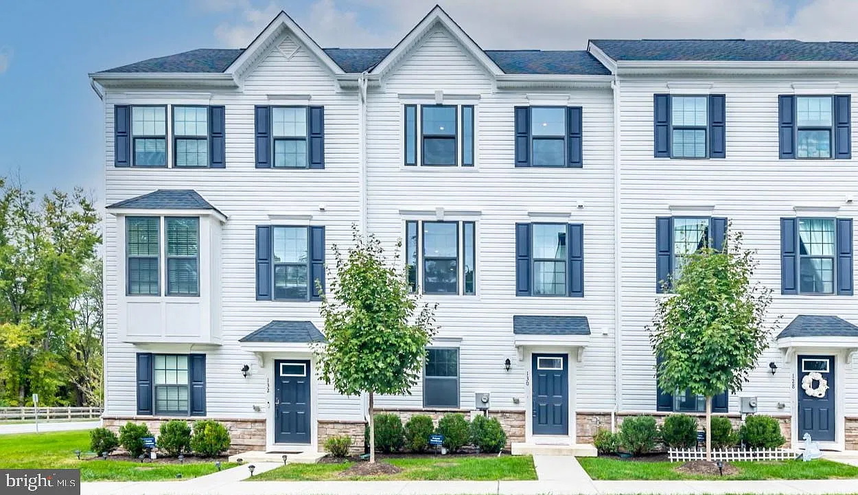 3 bed, 4.0 bath, 1498 sqft, $3,300 — Photo 1