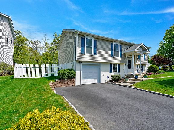 2nd image of 2 Wimbledon Ct