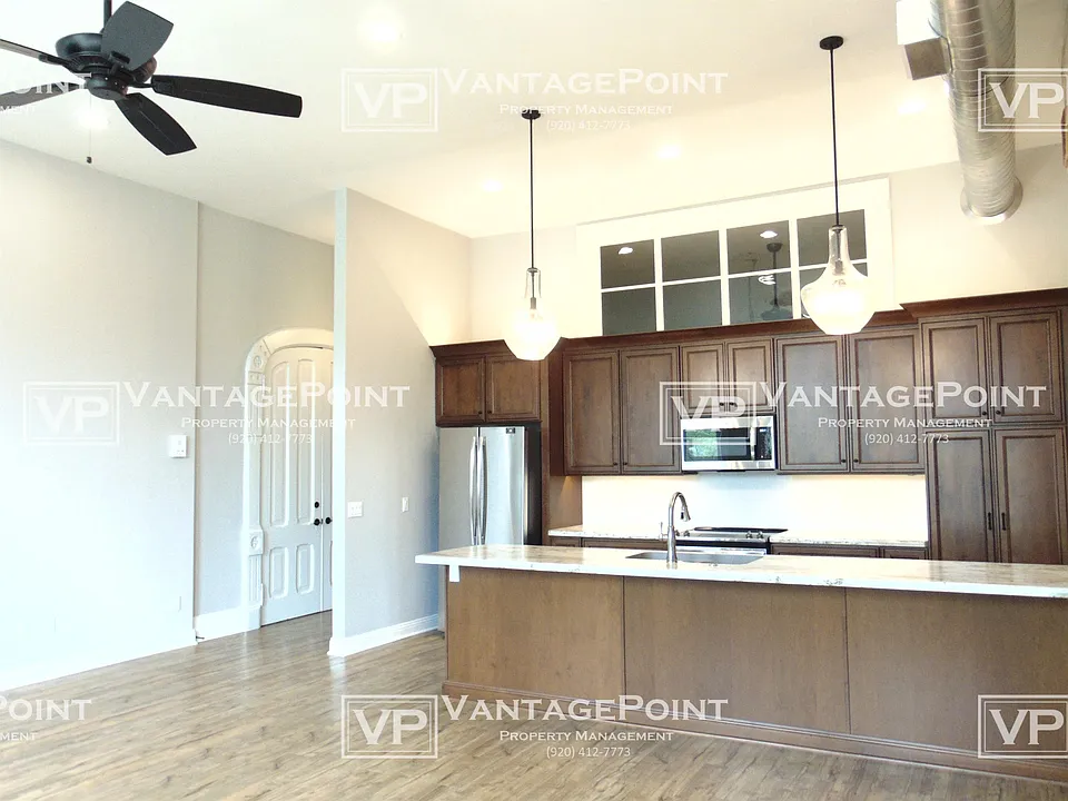 121-123 W Wisconsin Ave #121-1/2
