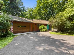 87 Farm Brook Dr, Rochester, NY 14625