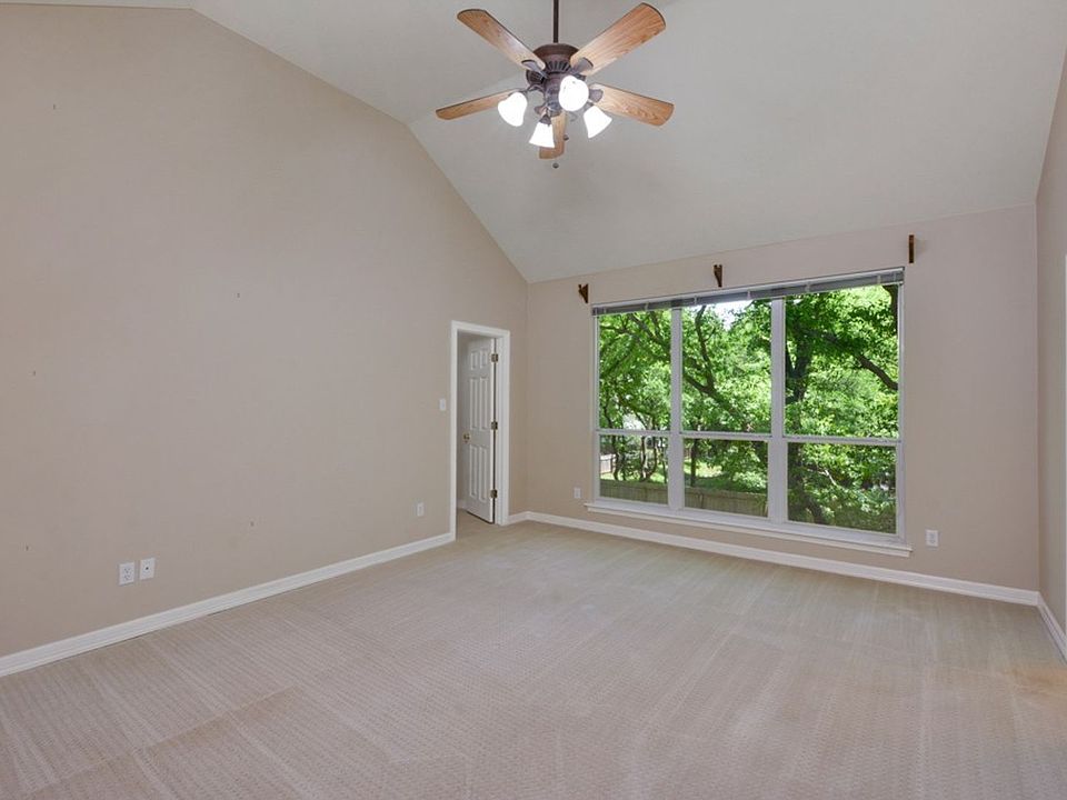 1st image of 701 Oaklands Dr