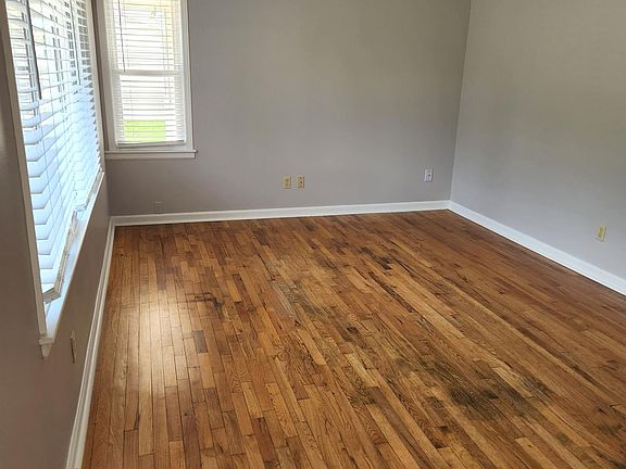 2nd image of 10415 E 27th St