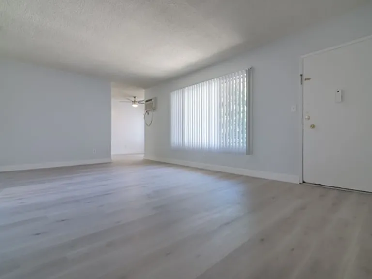 4060 Stevely Ave — Photo 9