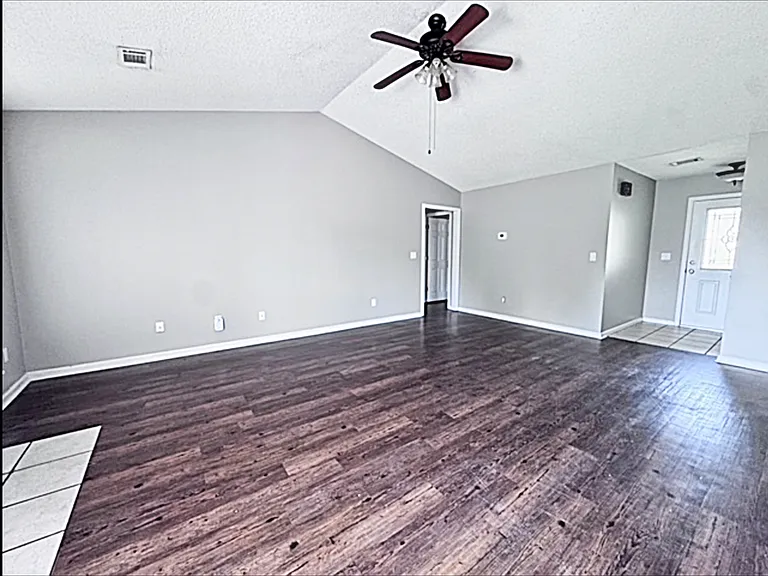2312 Manchester Dr — Photo 5