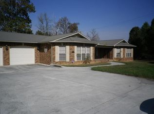 1116 Towe String Rd, Jacksboro, TN 37757