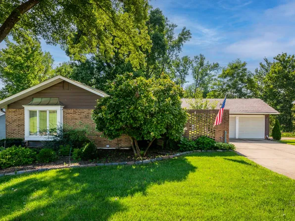 615 Morewood Ct, Ballwin, MO 63011