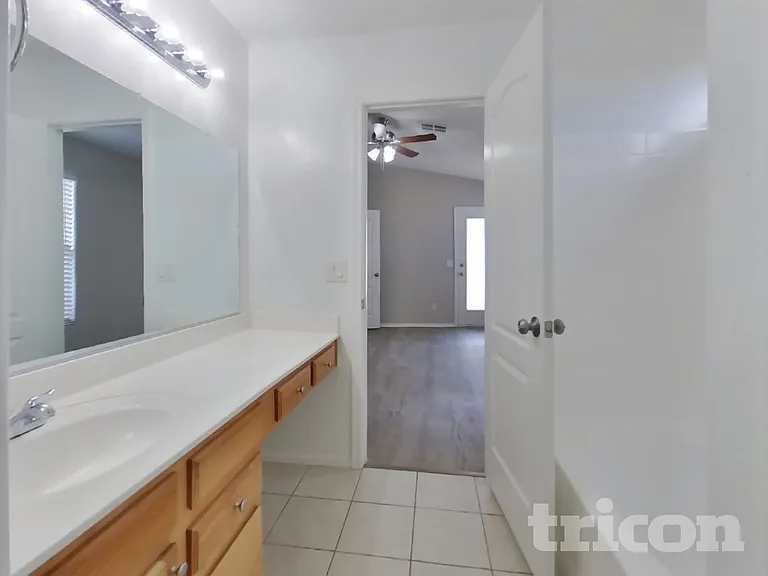 11446 W Roanoke Dr — Photo 9