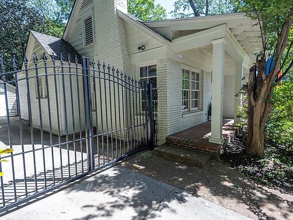 2nd image of 444 Alexander St