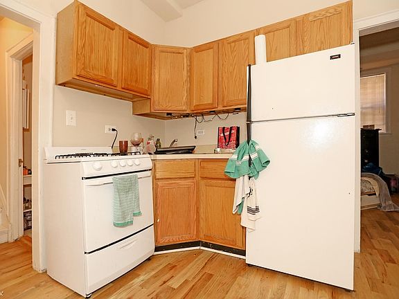 2nd image of 3915 N Southport Ave #3917-GDN
