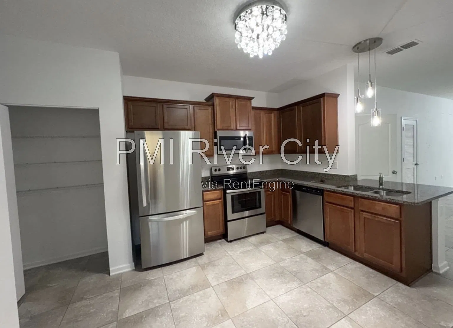 2 bed, 2.5 bath, 1346 sqft, $1,900 — Photo 1
