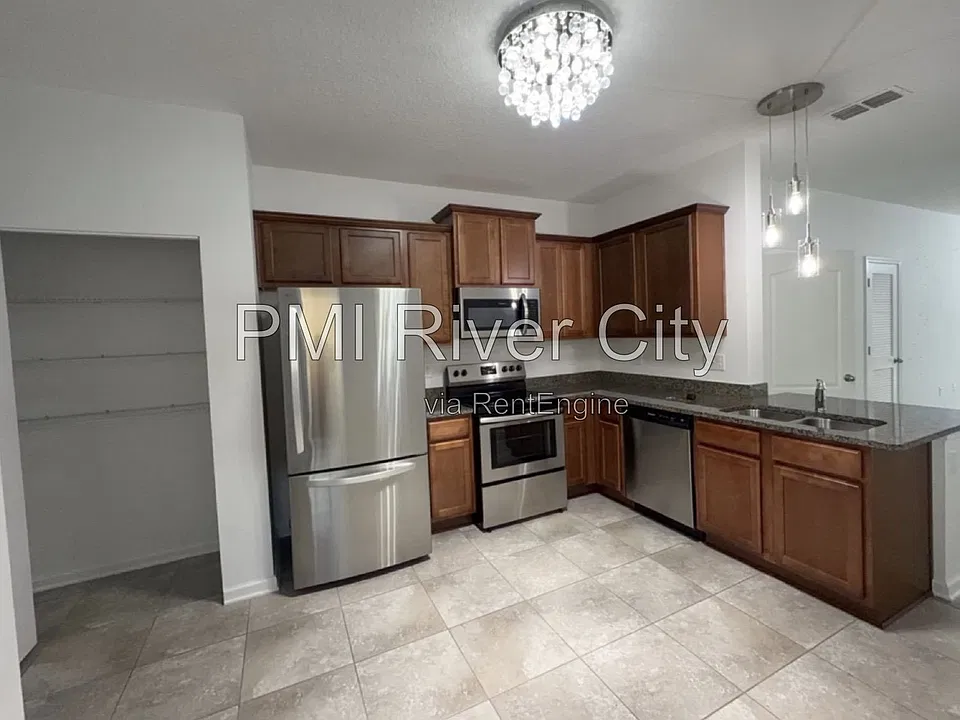 446 Servia Dr