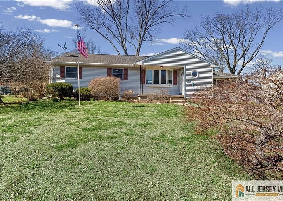 1st image of 20 Running Brook Rd