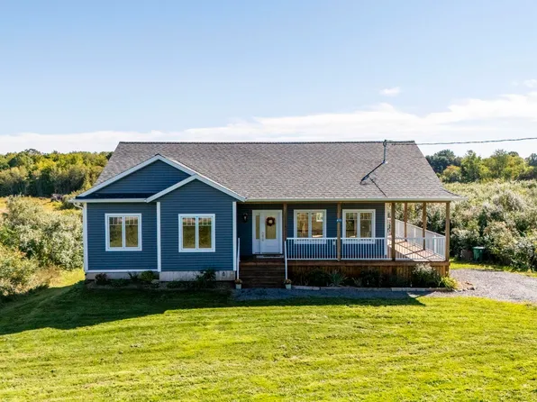 411 Falmouth Dyke Rd, West Hants, NS B0P 1P0