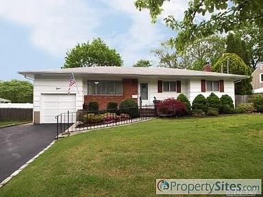 9 Eltona Pl, East Northport, NY 11731 | Zillow